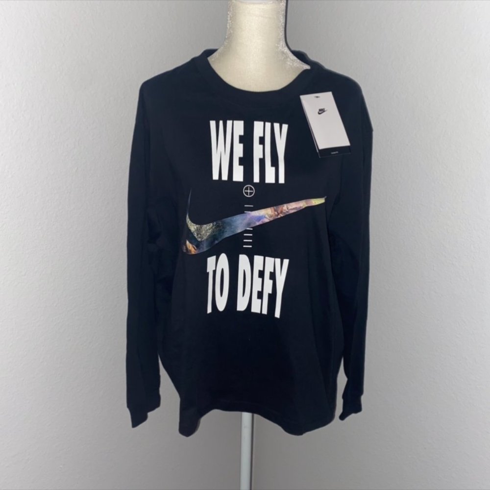 NIKE Long Sleeve‎ Graphic Tee